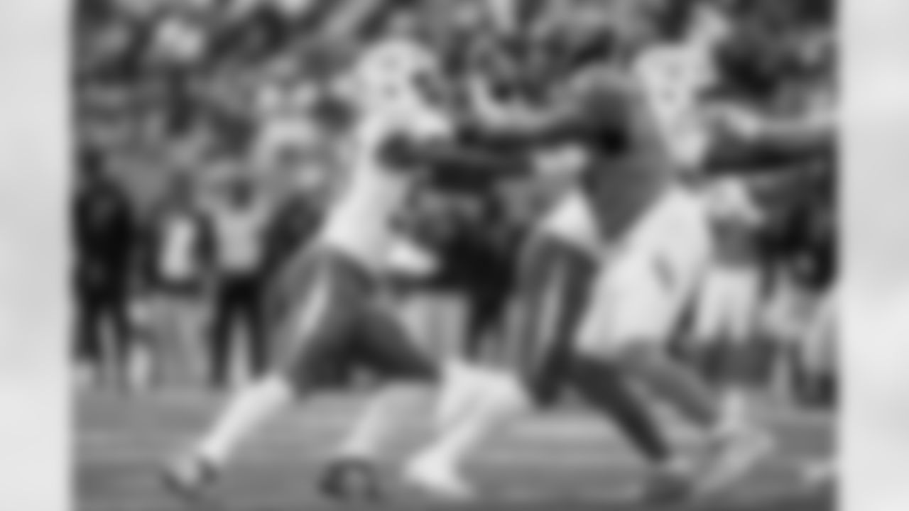 Check out the best shots from the Chargers Week 9 matchup against the Titans!