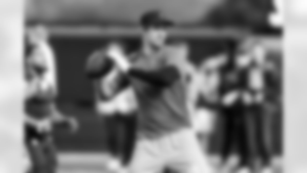 QB Justin Herbert (10)