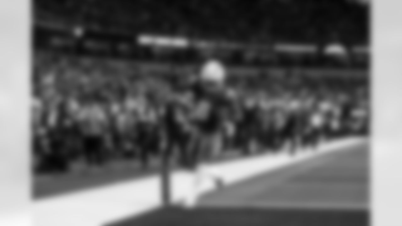 RB Omarion Hampton (8)