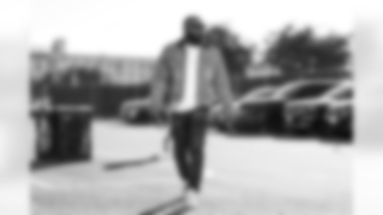 Linebackers Coach Navorro Bowman