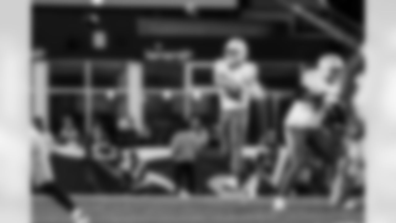 QB Justin Herbert (10)