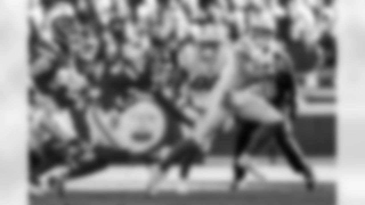 Check out the best shots from the Chargers Week 15 matchup against the Chiefs!