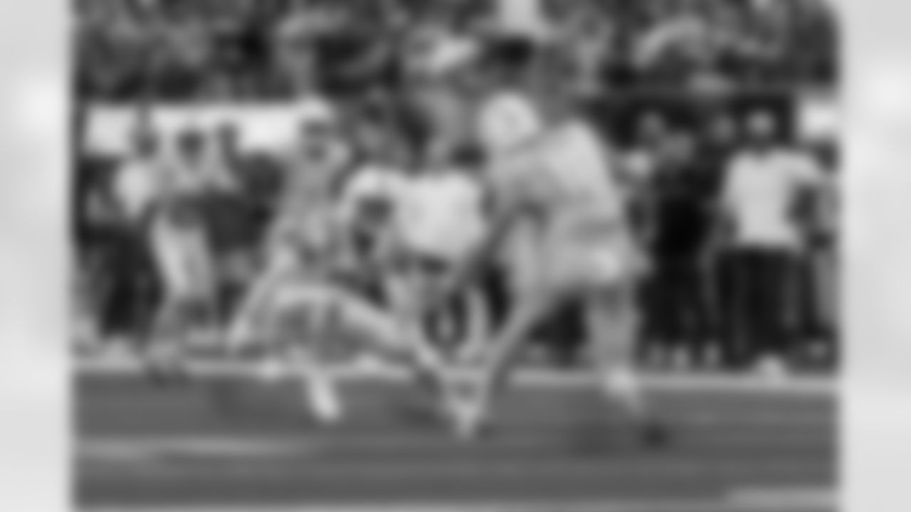 Chargers QB Justin Herbert (#10) in action during their Pro Bowl season.