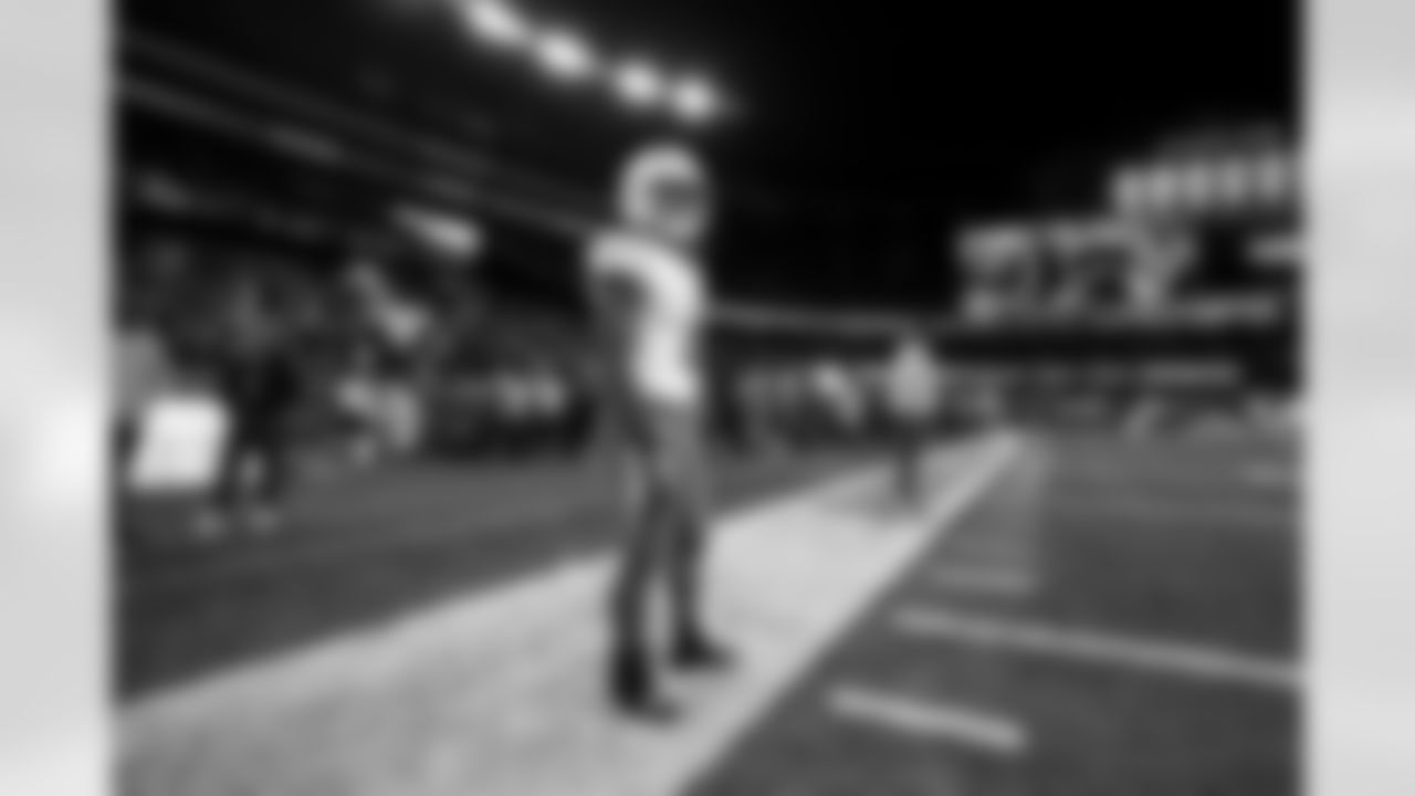 RB Omarion Hampton (8)