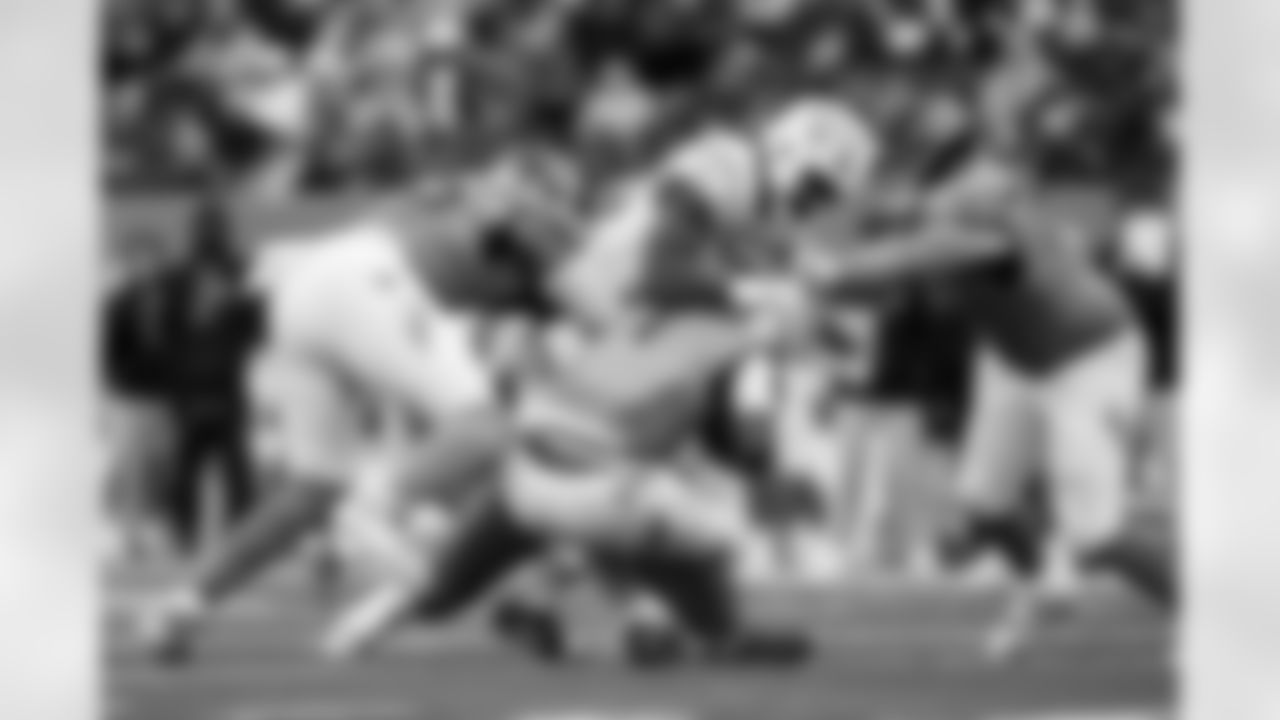 Check out the best shots from the Chargers Week 9 matchup against the Titans!