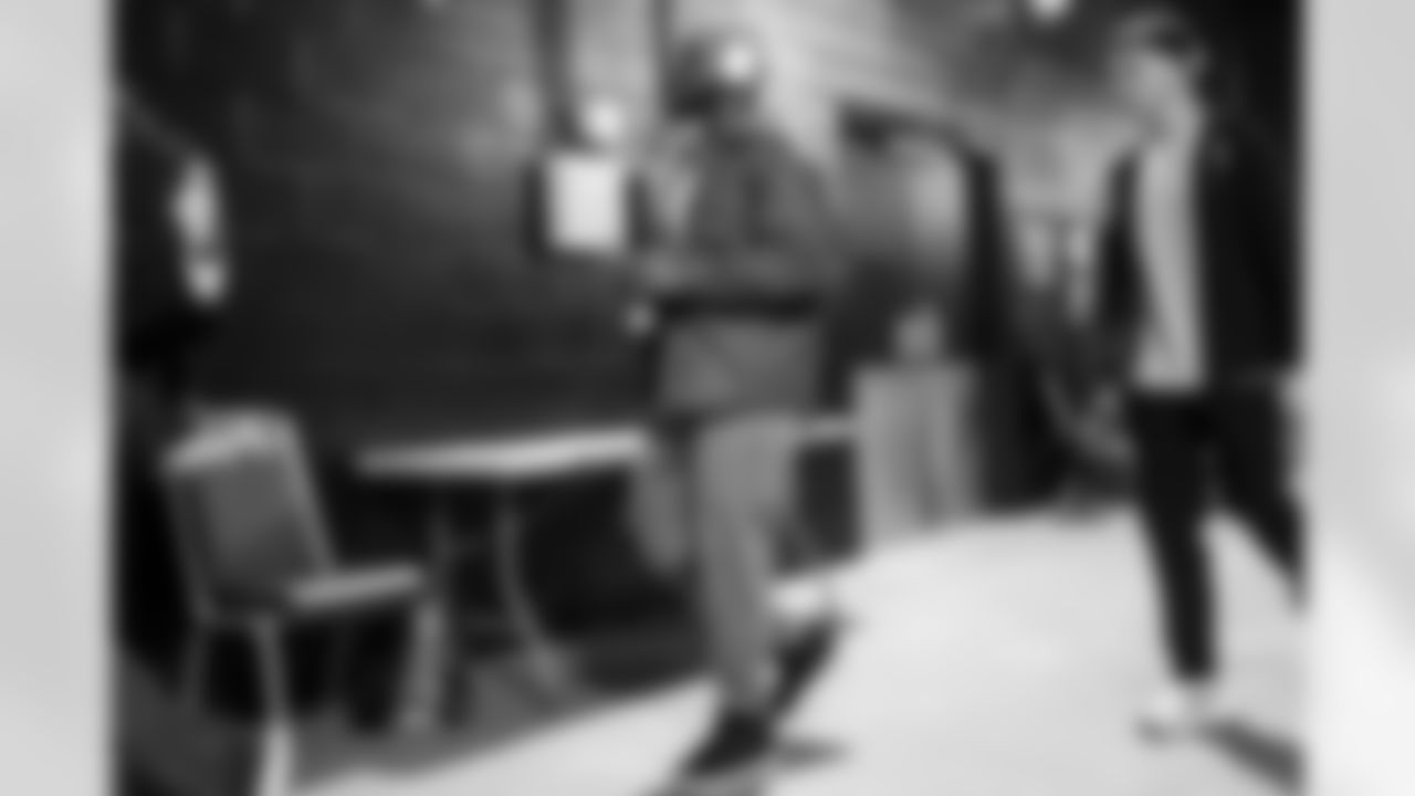 LB Denzel Perryman (6)