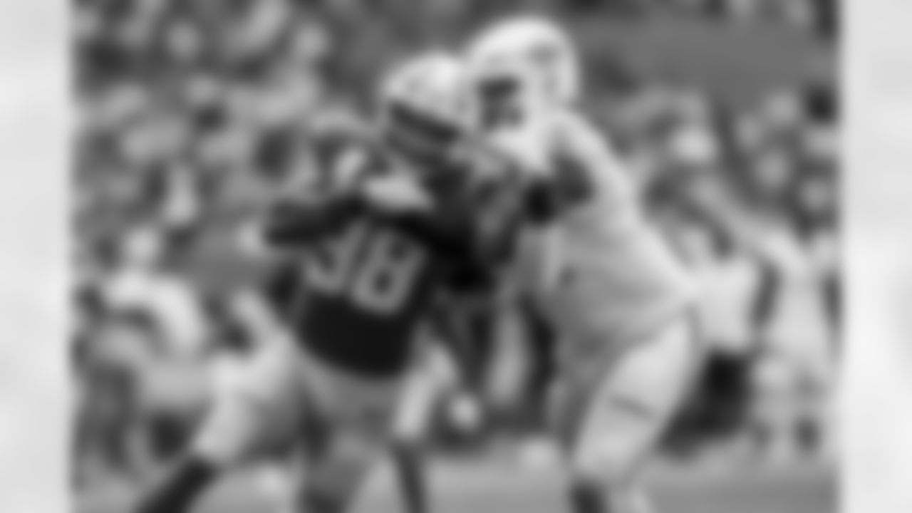 Take a look at the best photos of Chargers 2026 free agent Odafe Oweh