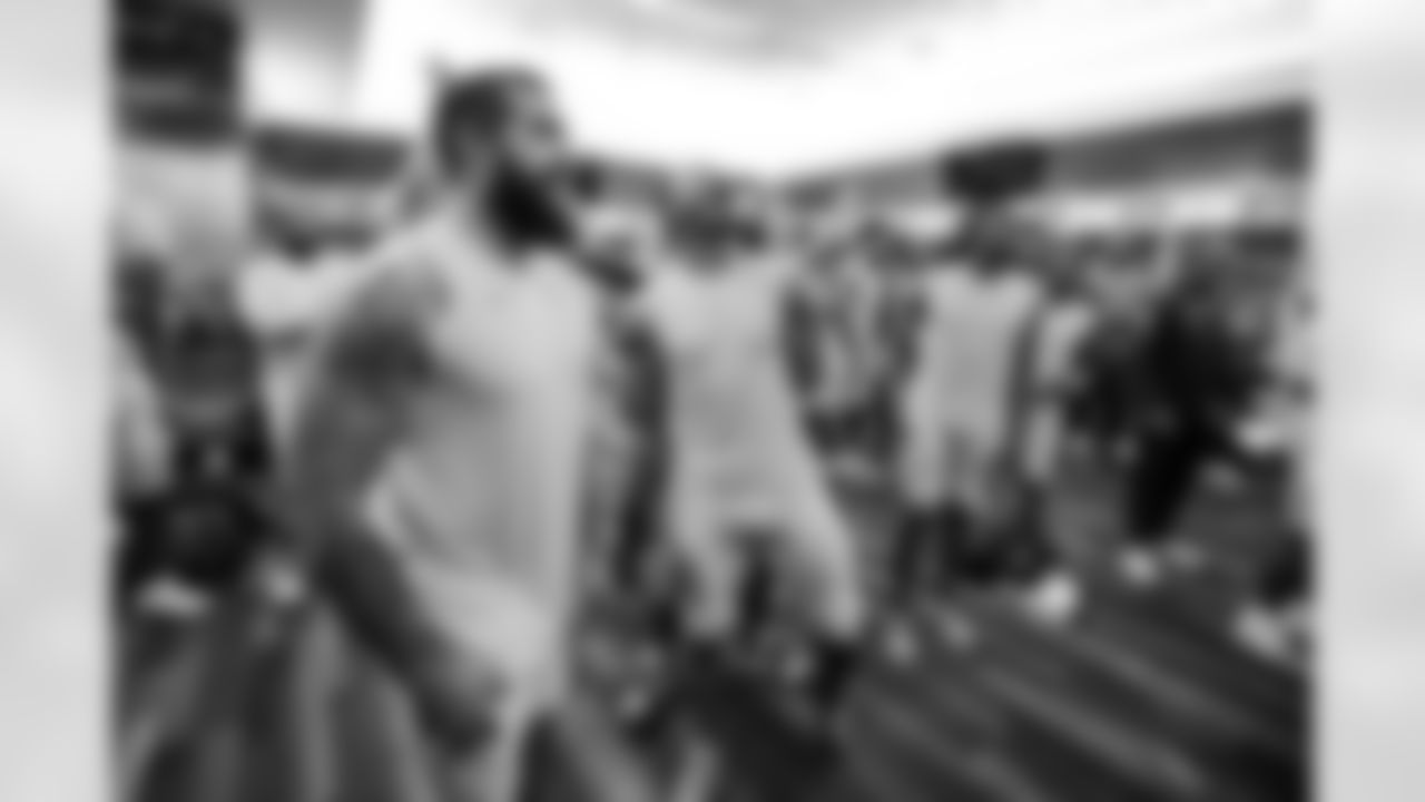 TE Tyler Conklin (83) and S Derwin James Jr. (3)