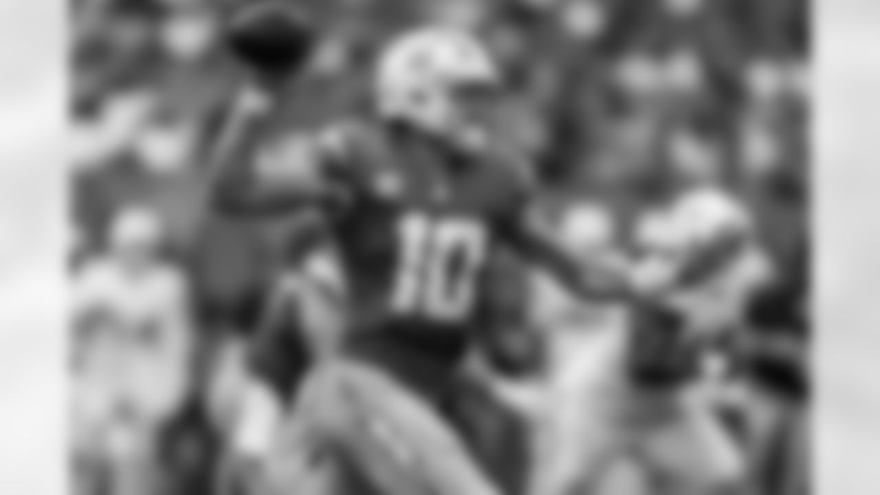 Take a look back at the best photos of Justin Herbert's 2025 campaign.