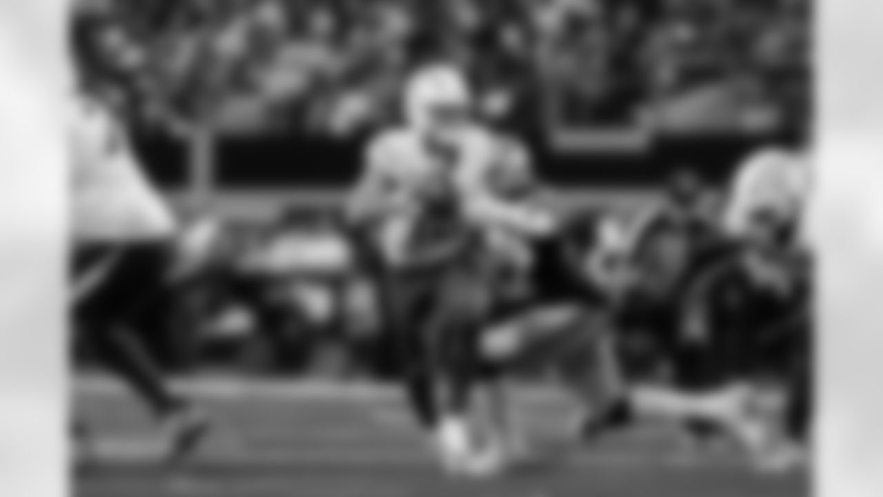 QB Justin Herbert (10)