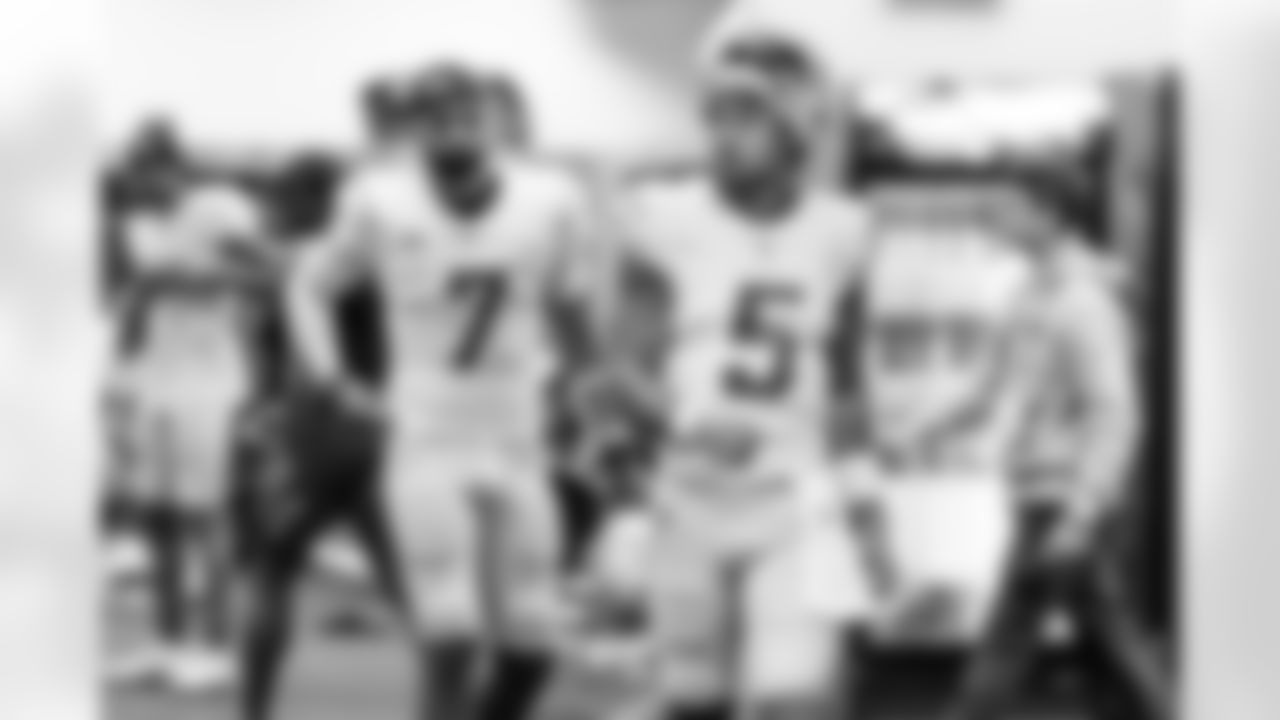 Check out the best shots from the Chargers Week 18 matchup against the Broncos!