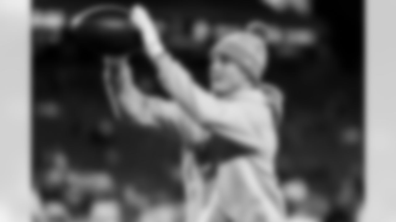 WR Ladd McConkey (15)