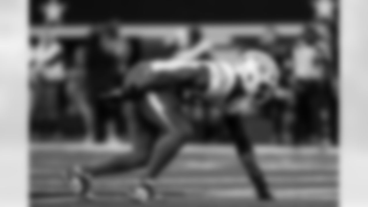 Take a look at the best photos of Chargers 2026 free agent Odafe Oweh