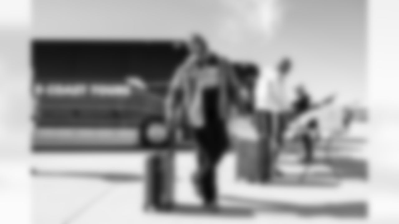 Los Angeles Chargers LB Denzel Perryman (6) travels to New England on Friday, Jan. 9, 2025 for the Wild Card matchup against the New England Patriots.