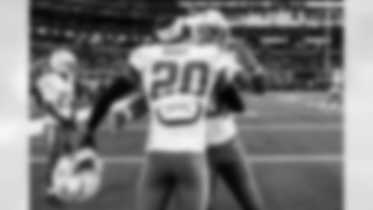 CB Cam Hart (20) and LB Daiyan Henley (0)