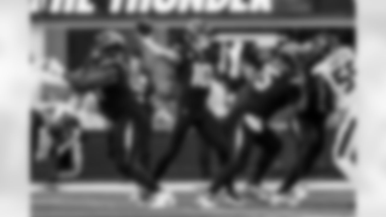 Check out the best shots from the Chargers Week 17 matchup against the Texans!