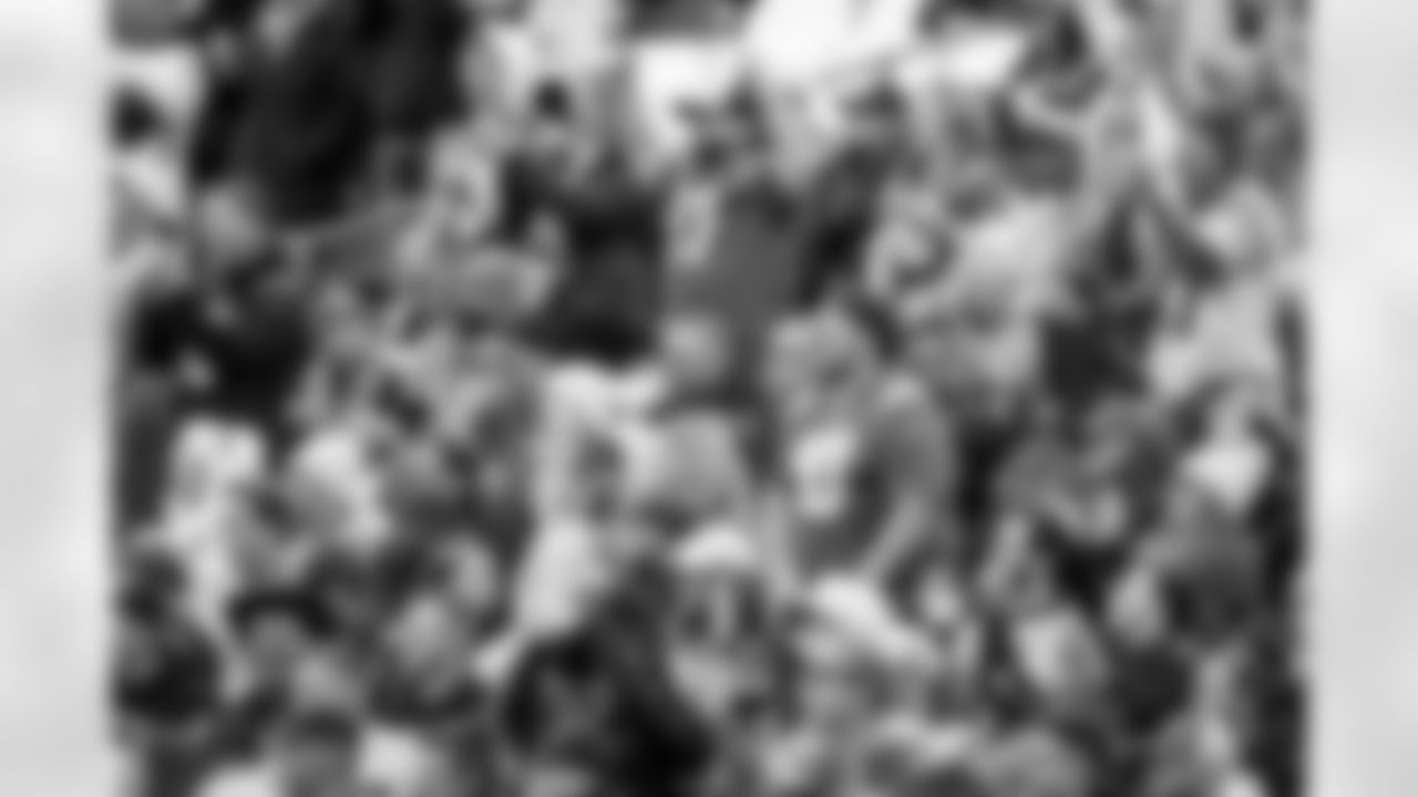 Check out the best shots from the Chargers Week 9 matchup against the Titans!