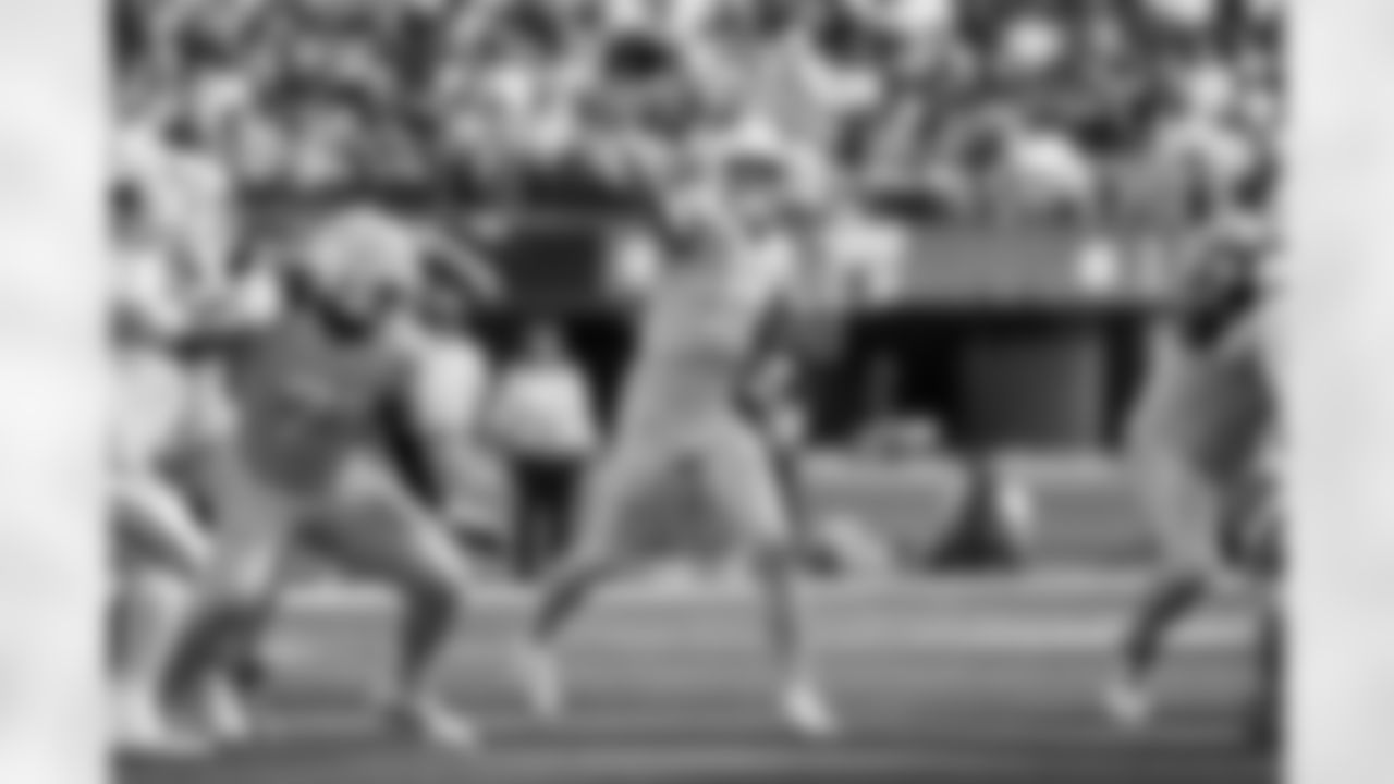 Chargers QB Justin Herbert (#10) in action during their Pro Bowl season.