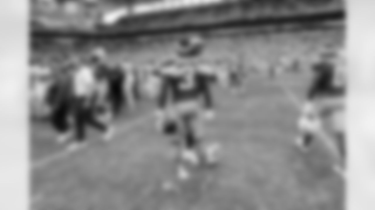 S Derwin James Jr. (3) and DL Justin Eboigbe (92)