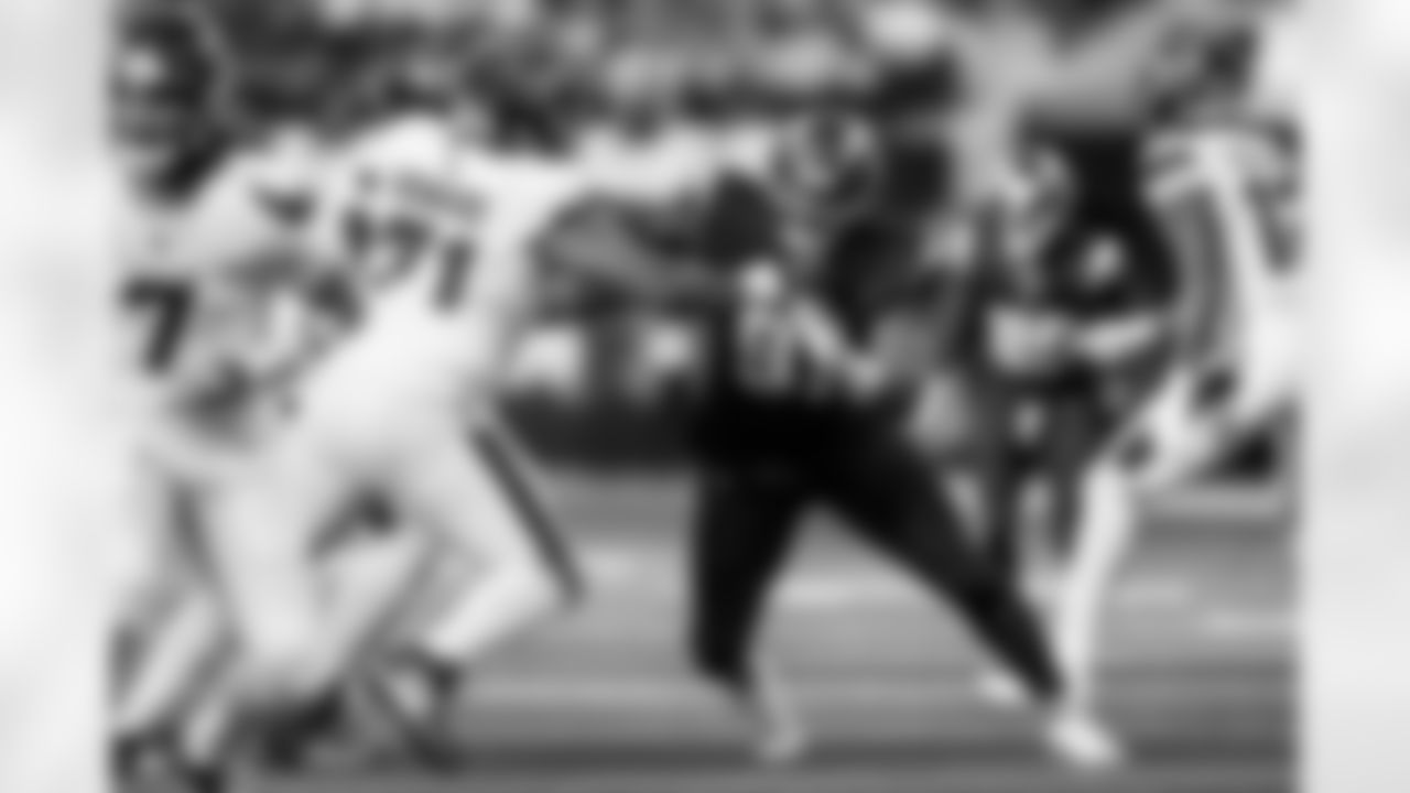 Take a look at the best photos of Chargers 2026 free agent Da'Shawn Hand