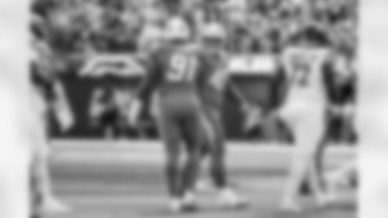 DL Da'Shawn Hand (91) and OLB Tuli Tuipulotu (45)