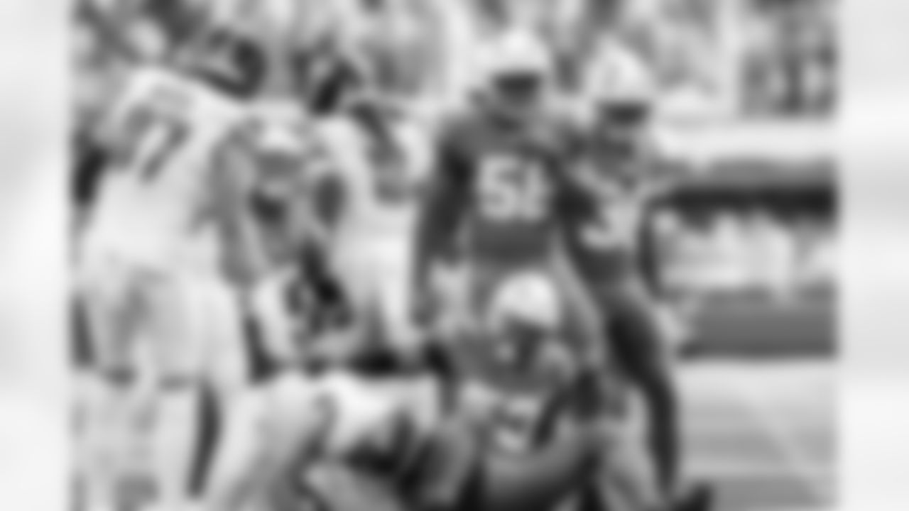 LB Marlowe Wax (58) and LB Del'Shawn Phillips (53)