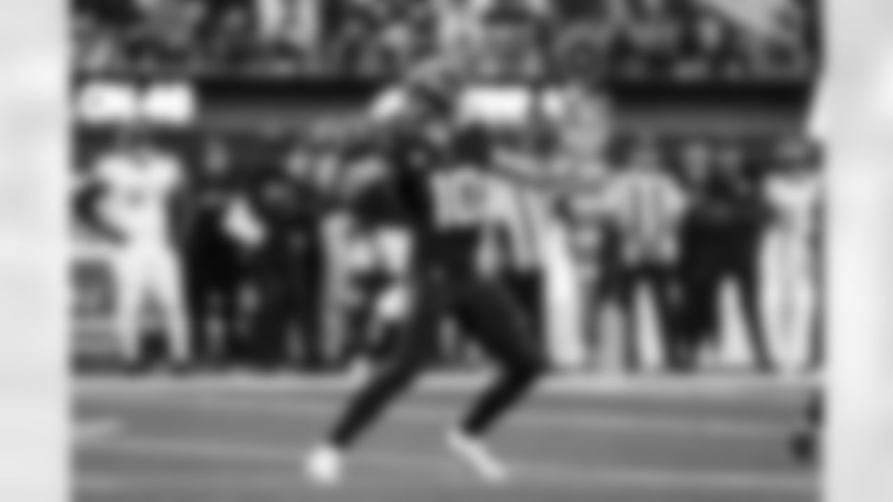 QB Justin Herbert (10)
