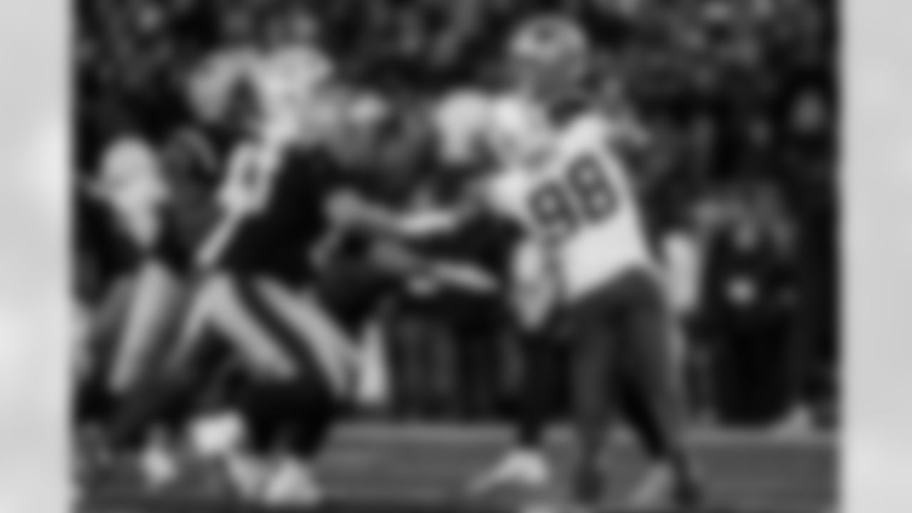 Take a look at the best photos of Chargers 2026 free agent Odafe Oweh