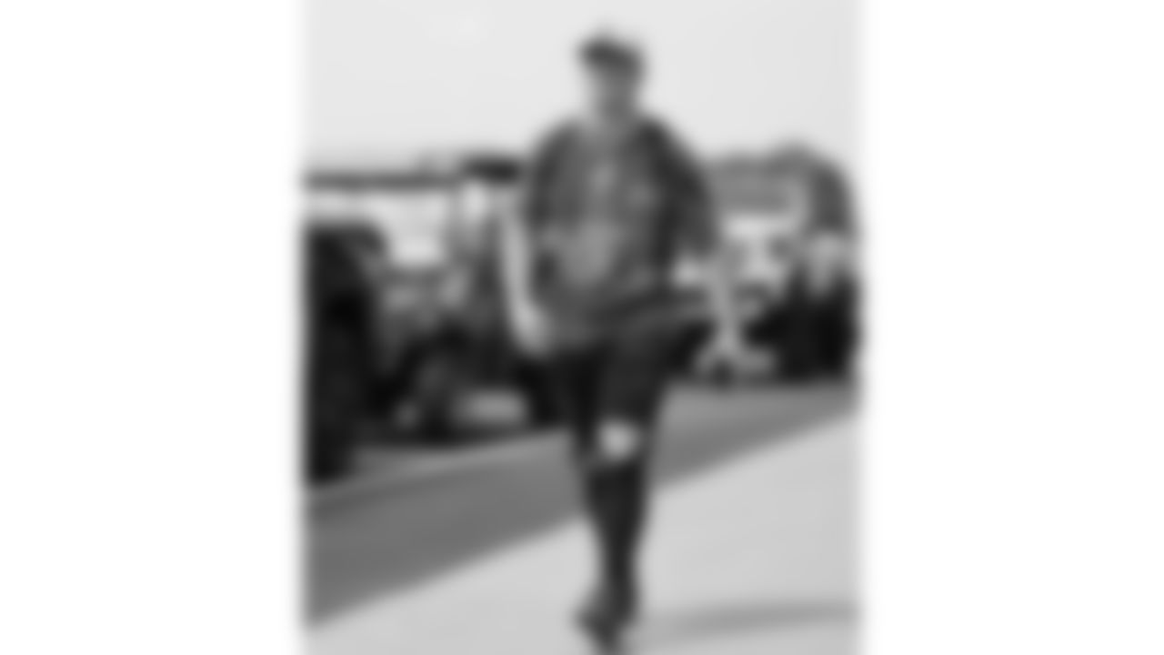 Kansas City Chiefs fullback Carson Steele (42) arrives prior to a week 2 NFL Football game against the Philadelphia Eagles Sunday September 14, 2025.