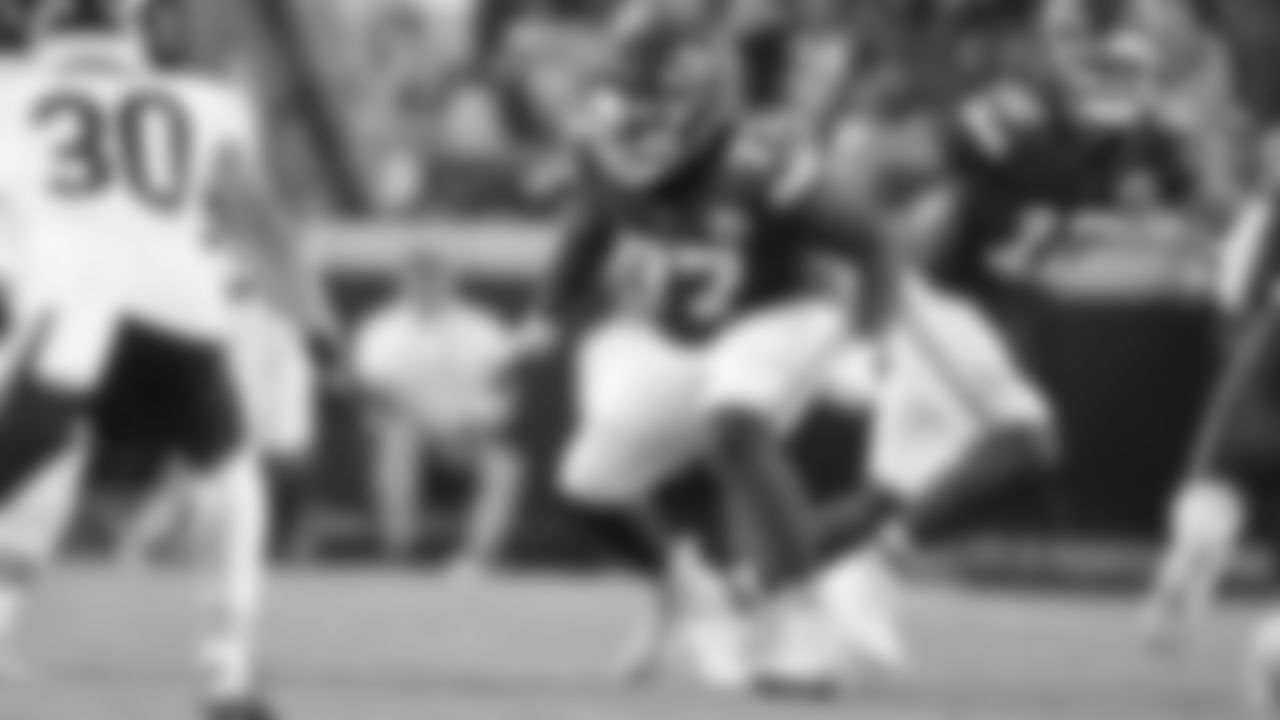 Kansas City Chiefs offensive lineman Jaylon Moore (77) pass blocks during a preseason week 3 NFL football game against the Chicago Bears, Friday, August 22, 2025 in Kansas City, MO.