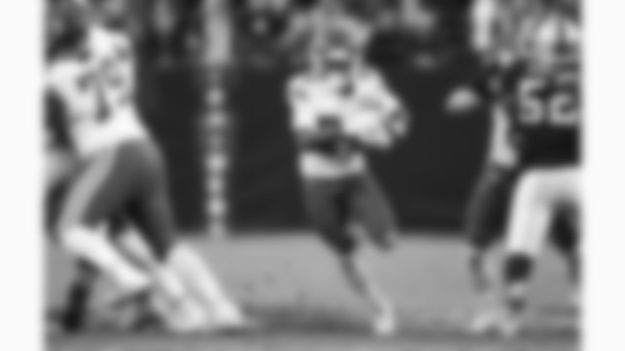 Kansas City Chiefs running back Brashard Smith (24) runs the ball during a week 18 NFL football game against the Las Vegas Raiders, Sunday, January 4, 2026 in Las Vegas, NV.