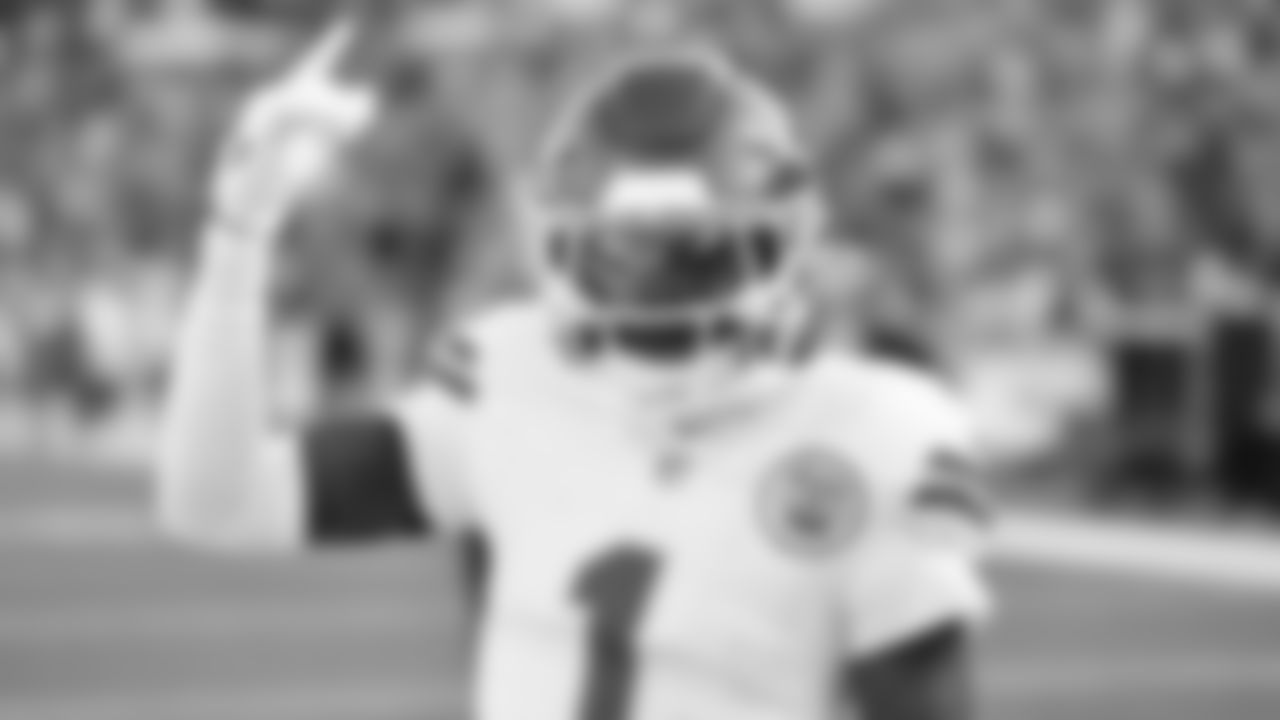 Kansas City Chiefs wide receiver Xavier Worthy (1) prior to a week 9 NFL football game against the Buffalo Bills, Sunday, November 2, 2025 in Buffalo, NY