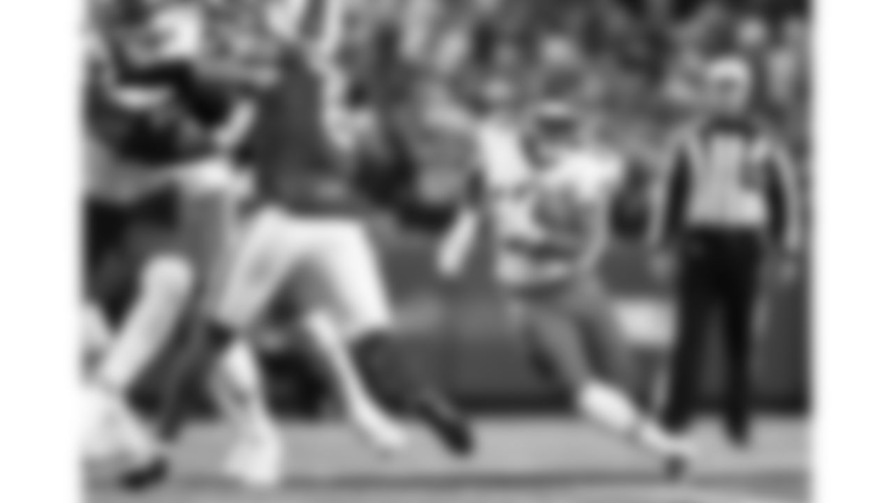 Kansas City Chiefs running back Clyde Edwards-Helaire (26) runs the ball during a week 9 NFL football game against the Buffalo Bills, Sunday, November 2, 2025 in Buffalo, NY.