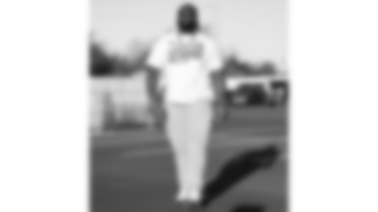 Kansas City Chiefs defensive tackle Derrick Nnadi (92) arrives prior to a week 7 NFL Football game against the Las Vegas Raiders on Sunday, October 19, 2025 in Kansas City, MO.