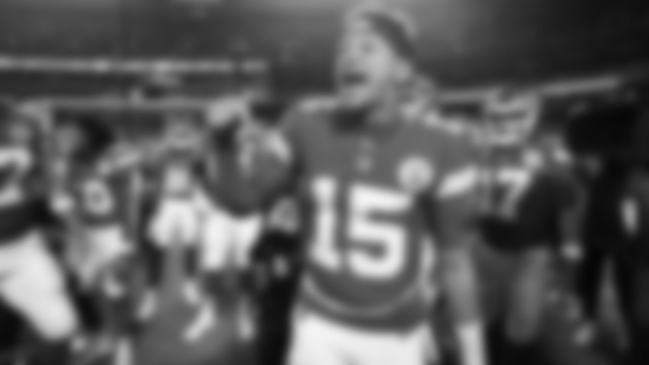 Kansas City Chiefs quarterback Patrick Mahomes (15) talks with the team on the field prior to a week 8 NFL Football game against the Washington Commanders on Monday, October 27, 2025 in Kansas City, MO.
