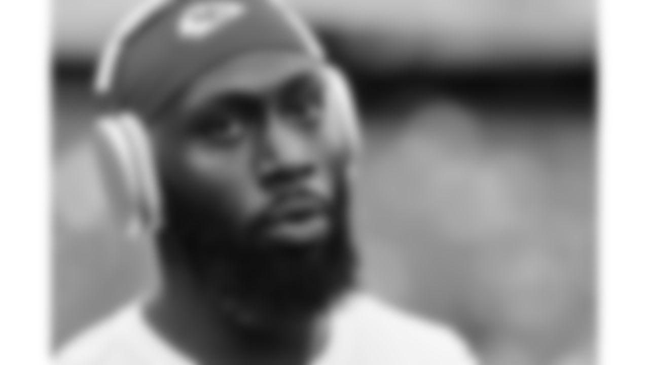 Kansas City Chiefs defensive end Charles Omenihu (90) looks on prior to a week 12 NFL football game against the Indianapolis Colts, Sunday, November 23, 2025 in Kansas City, MO.