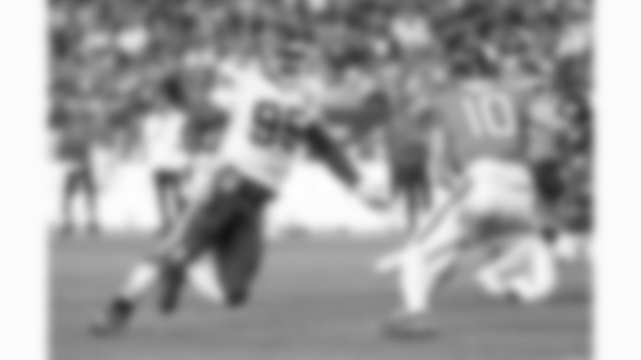 Kansas City Chiefs defensive tackle Chris Jones (95) rushes Denver Broncos quarterback Bo Nix (10) during a week 11 NFL football game, Sunday, November 16, 2025 in Denver, CO.