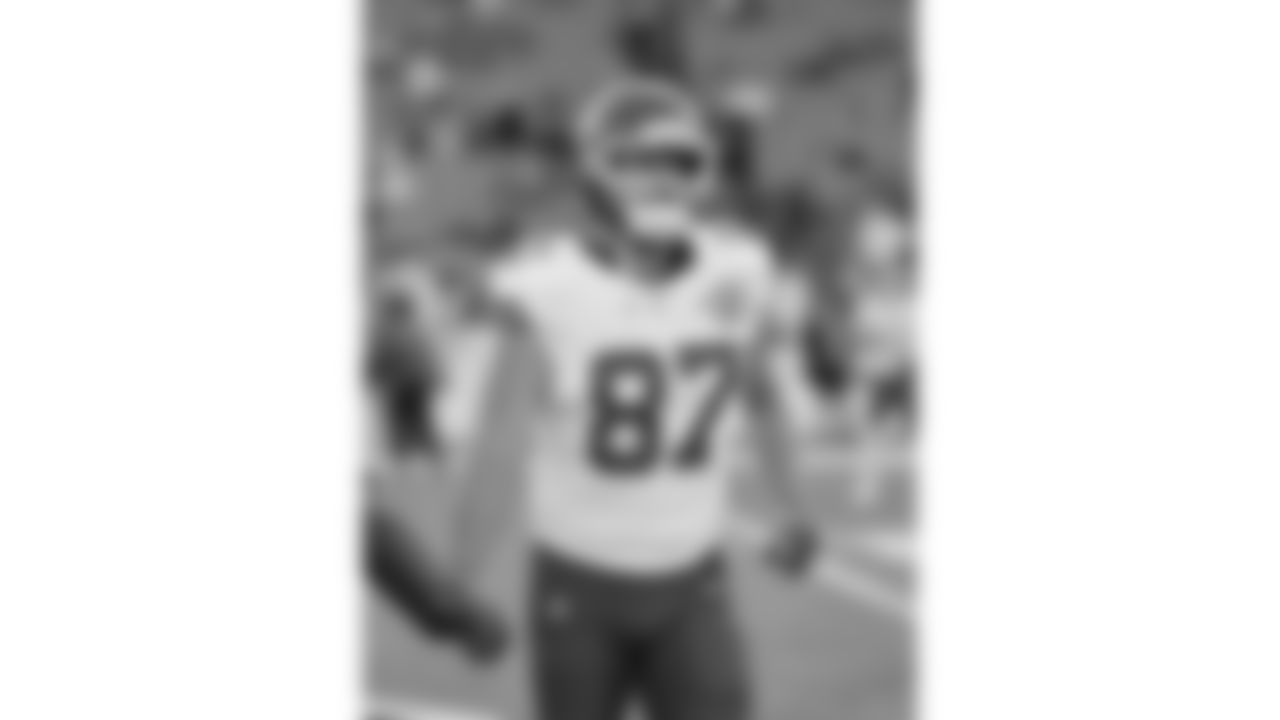 Kansas City Chiefs tight end Travis Kelce (87) prior to a week 9 NFL football game against the Buffalo Bills, Sunday, November 2, 2025 in Buffalo, NY