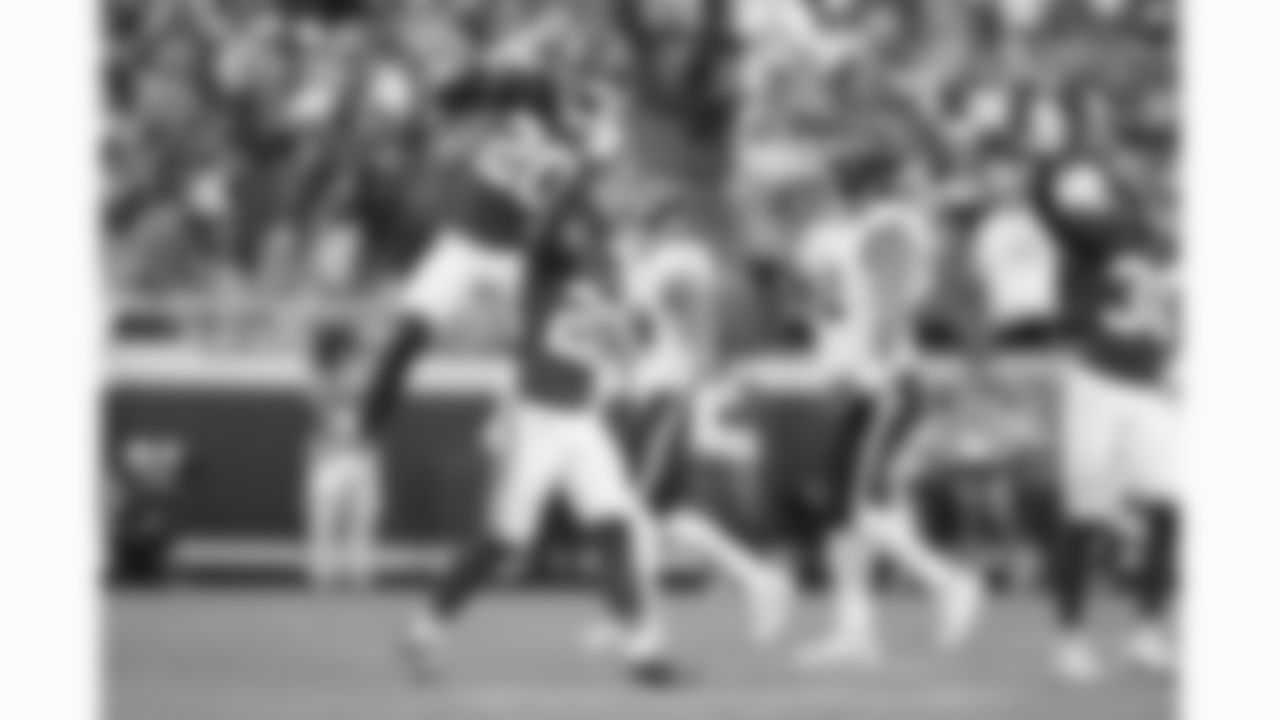 Kansas City Chiefs defensive back Nohl Williams (20) and cornerback Trent McDuffie (22) celebrate after a tackle during the week 4 NFL football game against the Baltimore Ravens, Sunday, September 28, 2025 in Kansas City, MO.