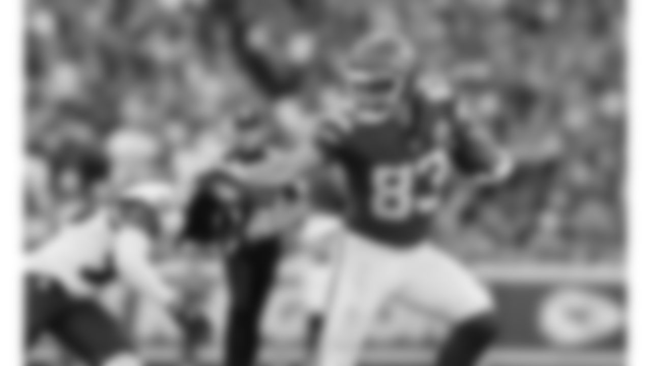 Kansas City Chiefs tight end Noah Gray (83) stiff arms Baltimore Ravens cornerback Keyon Martin (38) during the week 4 NFL football game, Sunday, September 28, 2025 in Kansas City, MO.