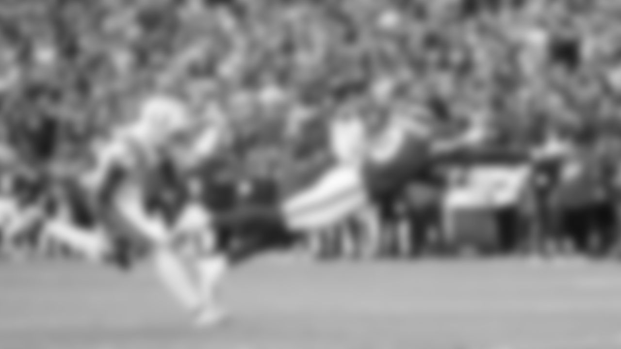 Kansas City Chiefs wide receiver JuJu Smith-Schuster (9) attempts to catch the ball during a week 12 NFL football game against the Indianapolis Colts, Sunday, November 23, 2025 in Kansas City, MO.