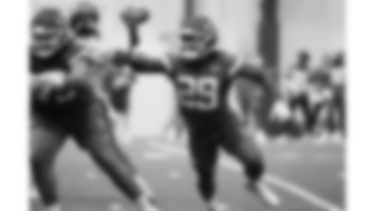 Kansas City Chiefs running back Kareem Hunt (29) during a week 16 practice on Thursday, December 18, 2025 in Kansas City, MO.