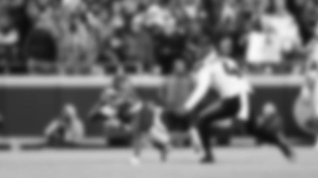 Kansas City Chiefs wide receiver Xavier Worthy (1) extends for extra yards and a first down during an NFL week 14 matchup against the Houston Texans, Sunday December 7, 2025.