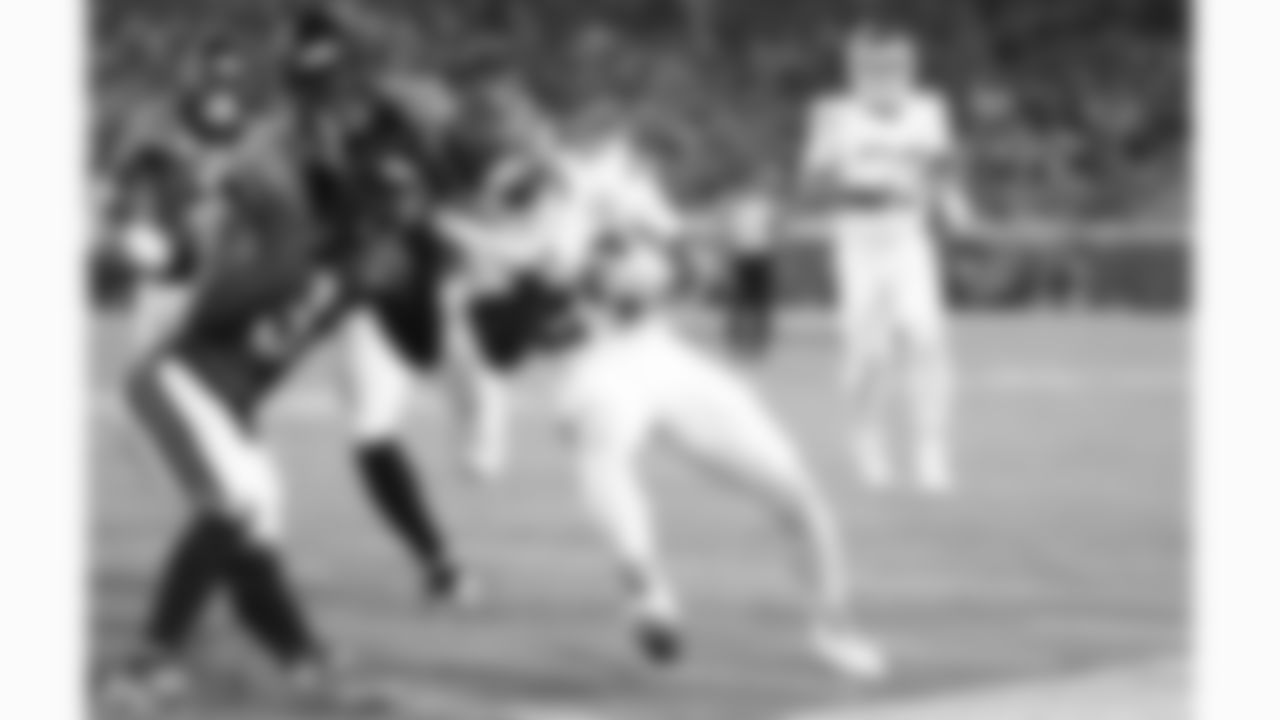 Kansas City Chiefs running back Brashard Smith (24) runs the ball out of bounds during the week 5 NFL football game against the Jacksonville Jaguars, Monday, October 6, 2025 in Jacksonville, FL.