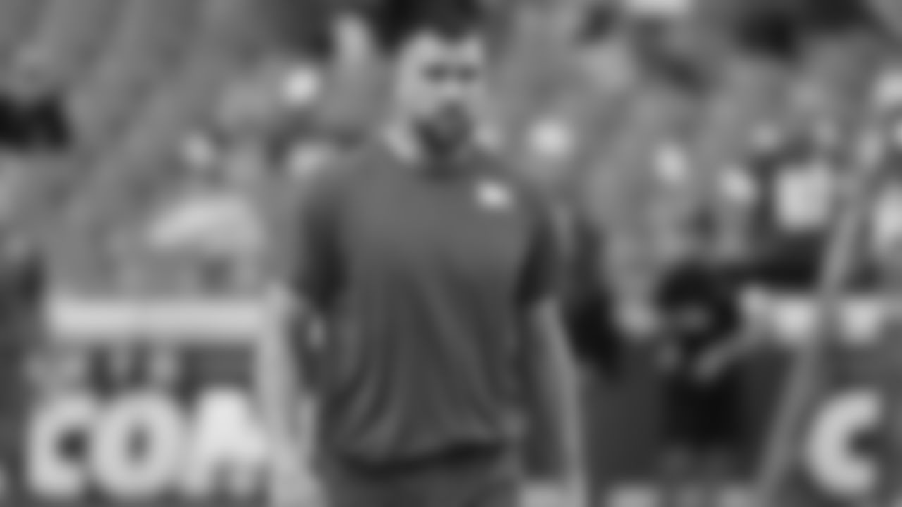 Kansas City Chiefs tight end Travis Kelce (87) on the field prior to a week 6 NFL Football game against the Detroit Lions on Sunday, October 12, 2025 in Kansas City, MO.