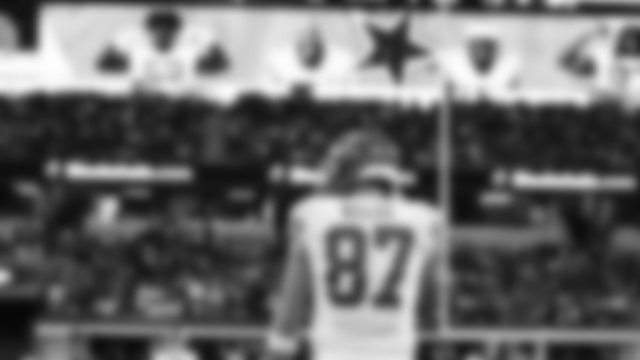 Kansas City Chiefs tight end Travis Kelce (87) prior to a week 13 NFL football game against the Dallas Cowboys on Thursday, November 27, 2025 in Arlington, TX.