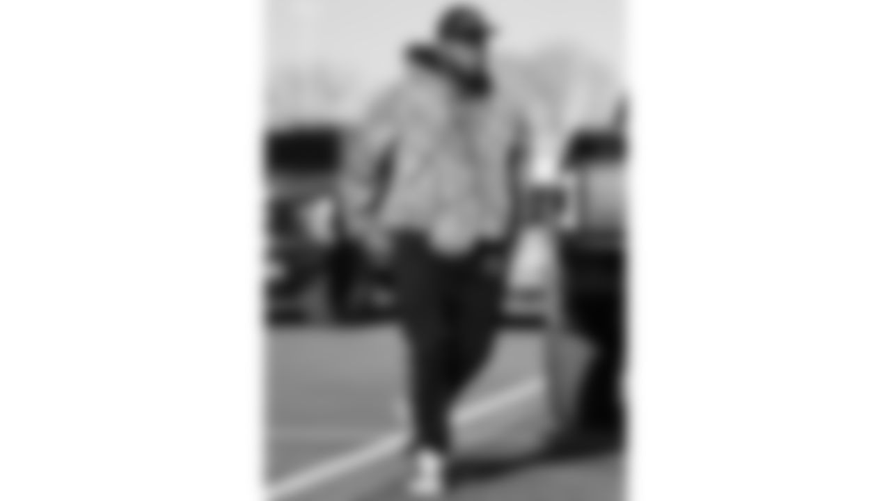 Kansas City Chiefs safety Mike Edwards (34) arrives prior to an NFL week 15 matchup against the Los Angeles Chargers, Sunday December 14, 2025.