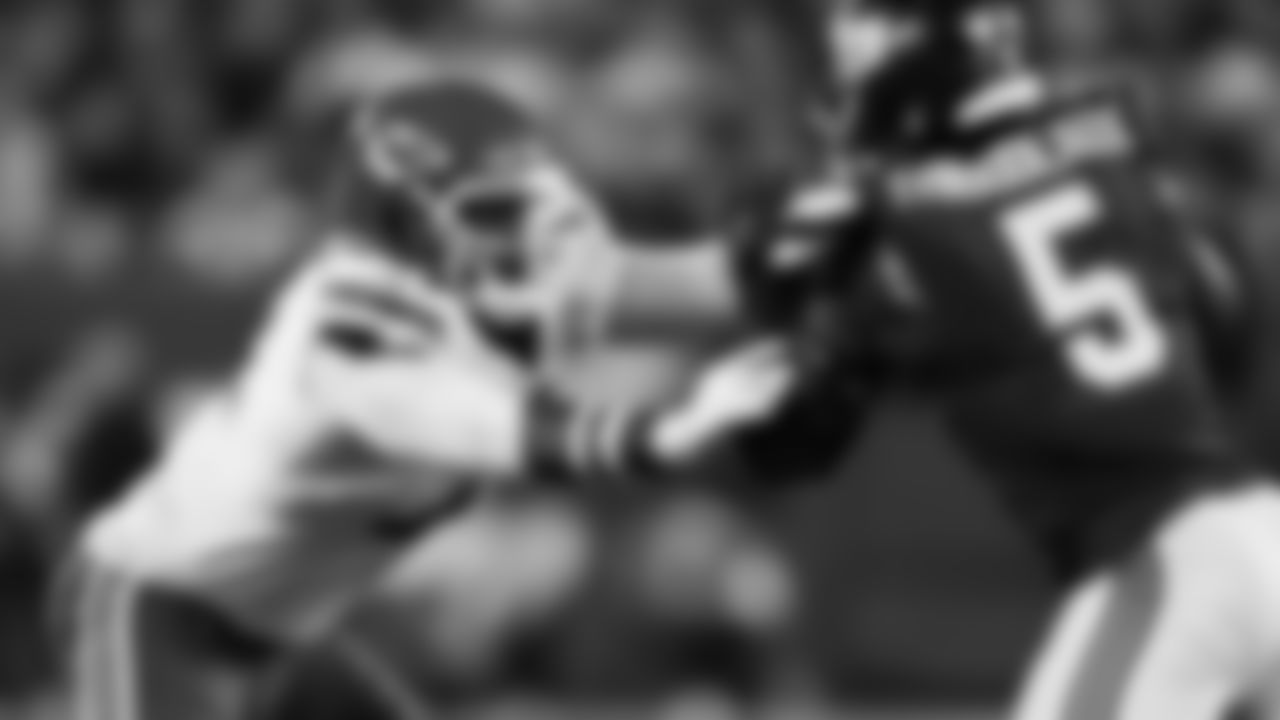 Kansas City Chiefs tackle Josh Simmons (71) blocks a defender during a week 3 NFL Football game against the New York Giants on Sunday, September 21, 2025 at MetLife Stadium in East Rutherford, New Jersey.