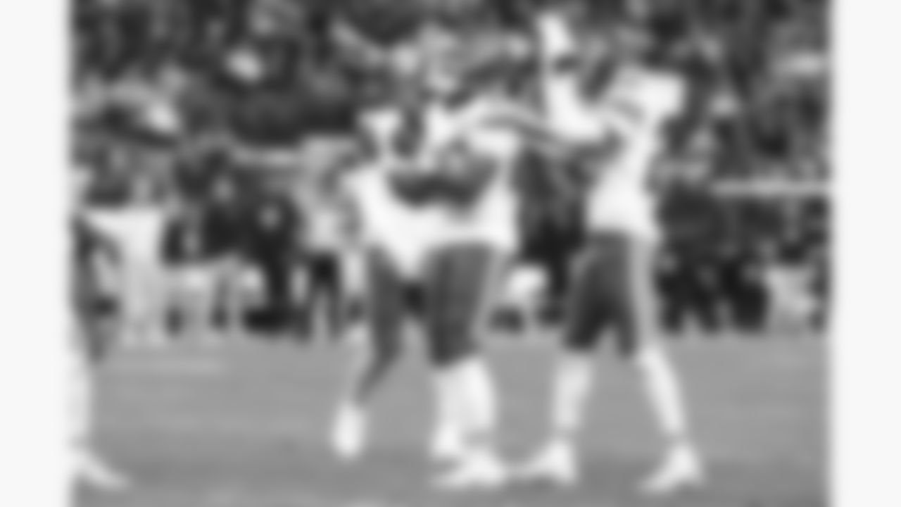 Kansas City Chiefs defensive back Nohl Williams (20) celebrates during a week 18 NFL football game against the Las Vegas Raiders, Sunday, January 4, 2026 in Las Vegas, NV.