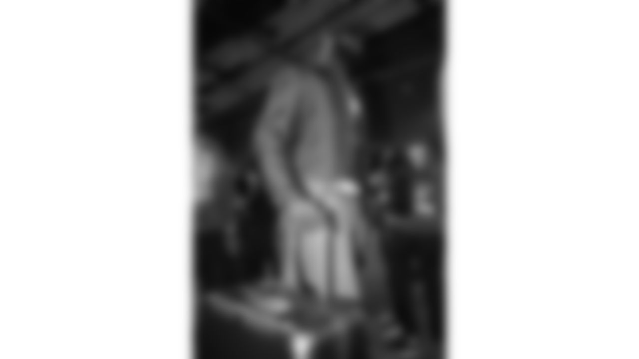 Kansas City Chiefs defensive end Charles Omenihu (90) arrives prior to a week 13 NFL football game against the Dallas Cowboys on Thursday, November 27, 2025 in Arlington, TX.